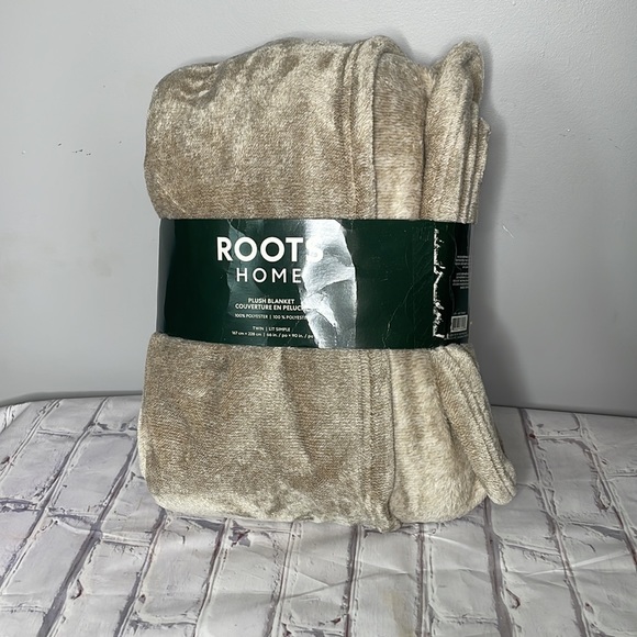 Roots Twin Sized Soft Fleece Blanket - Picture 4 of 4